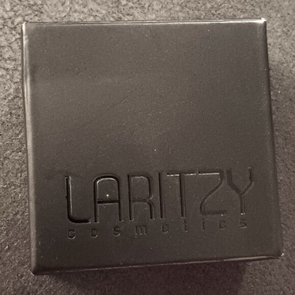 Laritzy Cosmetics Virtue Cream Highlighter - Picture 4 of 9